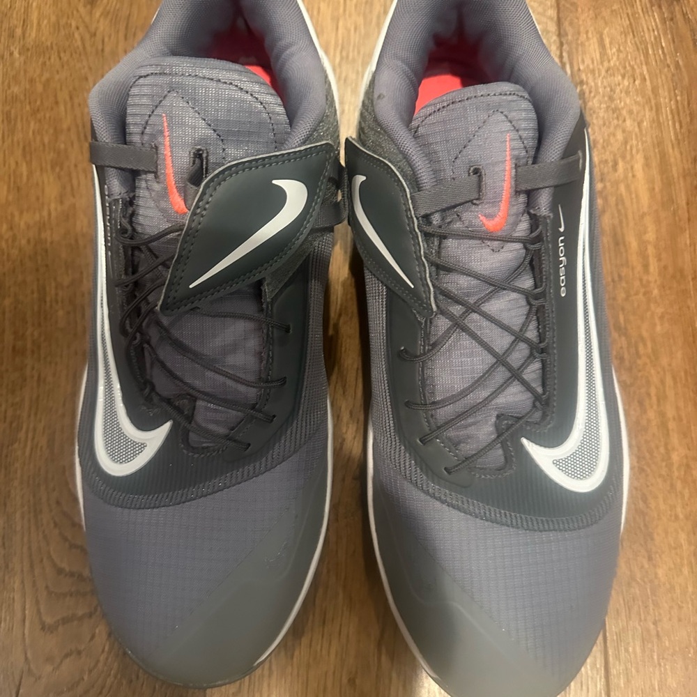 Nike - Picture 6 of 14